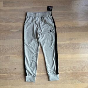 Boys grey nike air jordan logo jogger sweatpants size 7 nwt